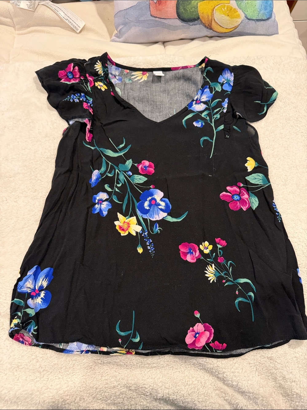 Old Navy Black V-Neck Floral Short Sleeve Blouse
